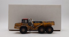 ERTL 1:50 Scale John Deere 400D Articulated Dump Truck – Weathered