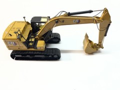 1/50 CAT Caterpillar 323 Excavator w/ Operator, High Line Diecast Masters 85657