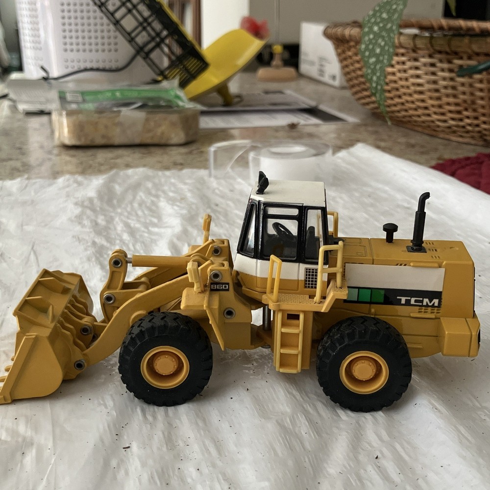 TCM Diecast Wheel Loader Construction Vehicle Model – Yellow White Black