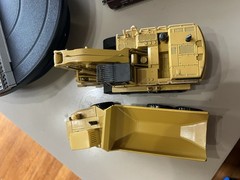 1/50th Scale Ertl Caterpillar 5080 shovel, D350D articulated truck