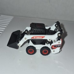 ERTL Bobcat S76 Skid Steer Loader 1:64 White/Black/Red 2023 Diecast