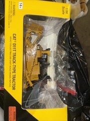 Norscot CAT D11T Track-Type Tractor 55212 1:50 Diecast Model Metal Tracks NIB