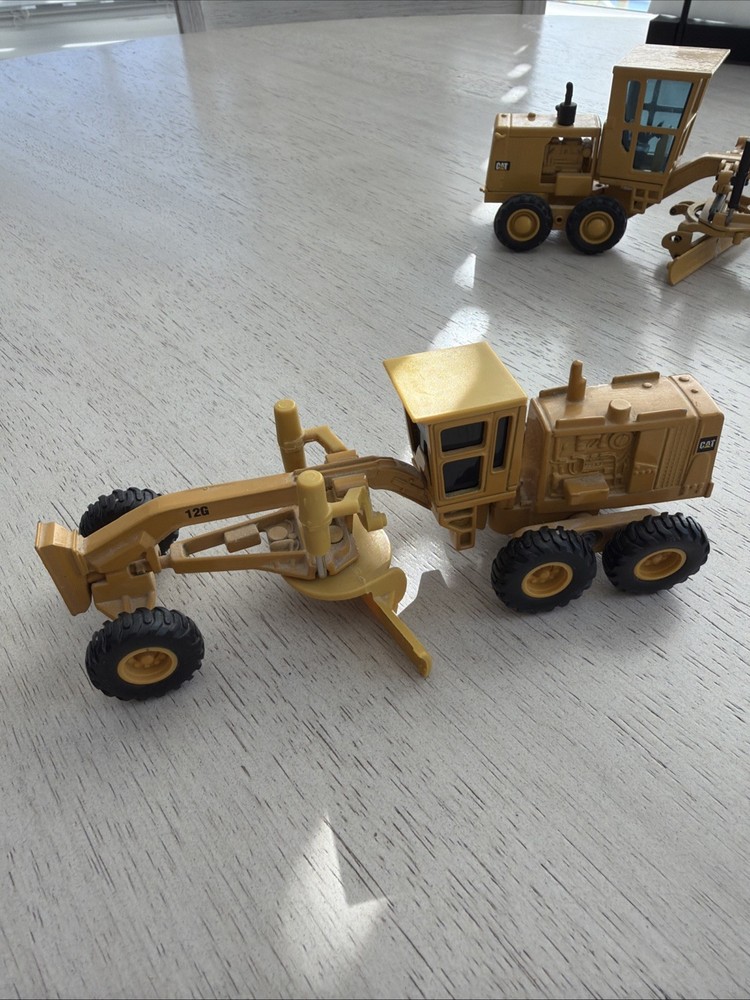 Cat 12G Cast Iron Road Grader 1:64 Scale