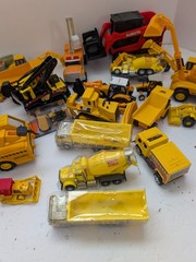 25 Piece Toy Box Heavy Equipment Lot Tonka Cat Kubota Caterpillar Dozer Loader