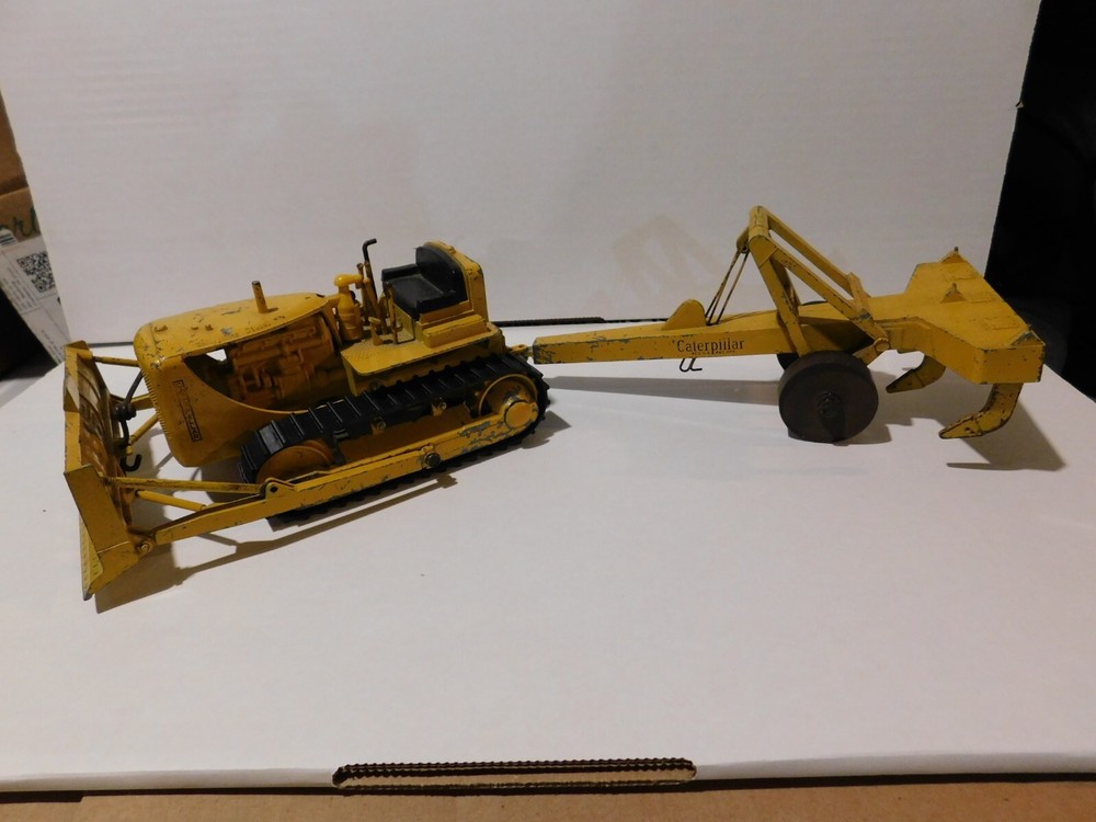 Ruehl Caterpillar Cat D-6 and tow behind 3-blade Ripper 1:24 Scale rare