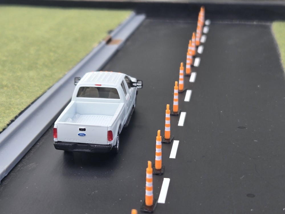 3D 1/87 Scale Traffic Delineator Lane Dividers *20 Pack*