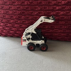 ERTL Britains Bobcat S300 1/32 Diecast Skid-Steer Loader