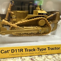 1/50 CAT D11R Track Type Diecast Tractor by Norscot Open Box