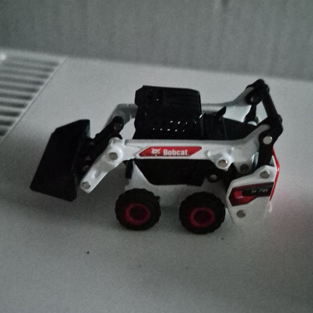 ERTL Bobcat S76 Skid Steer Loader 1:64 White/Black/Red 2023 Diecast