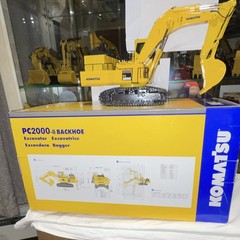 Komatsu PC2000-8 Excavator Diecast Model 1:50 Yellow Gray Black Boxed