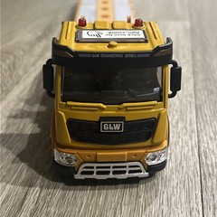 GLW Metal Models Engineering Series Semi Truck With Lights Sound Lowboy Trailer.