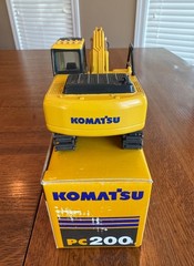 Galeo Komatsu PC200 Excavator 1:43 scale NIB