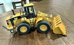Caterpillar CAT 980G Wheel Loader 1:50 Diecast Real Machines Yellow/Black