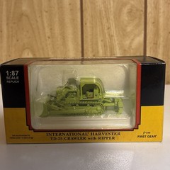 International TD-25 Crawler Municipal Services By First Gear 1/87th Scale