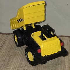 Tonka Dump Truck 2020 Sturdy Diecast Metal & Plastic 8 in