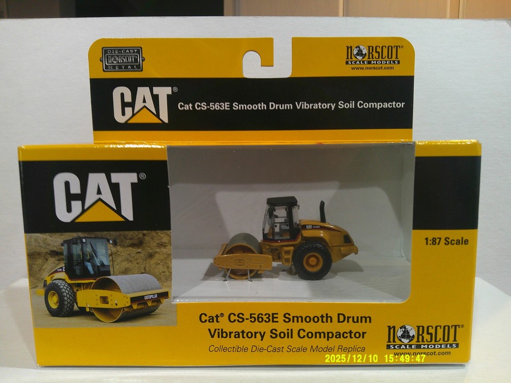 Norscot CAT CS-563E Smooth Drum Vibratory Soil Compactor 1:87 Scale VG Box