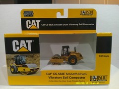 Norscot CAT CS-563E Smooth Drum Vibratory Soil Compactor 1:87 Scale VG Box