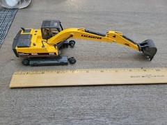 MODEL Excavator Construction Equipment Model Diecast Toy …see all pic and desc
