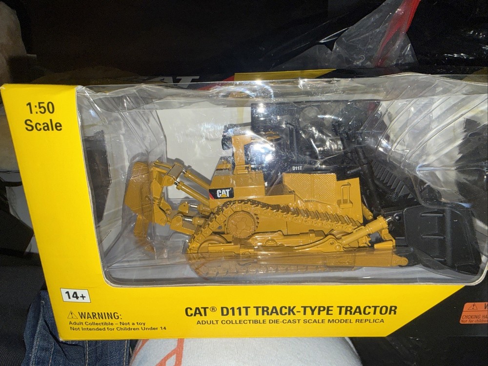 Norscot CAT D11T Track-Type Tractor 55212 1:50 Diecast Model Metal Tracks NIB