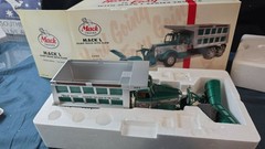 1/34 First Gear Diecast MACK L Dump Truck W/Plow