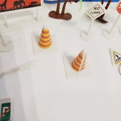 60 pc Small Road Signs Cones Light Poles Replacement Unknown Brand 1-3″