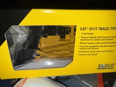 Norscot CAT D11T Track-Type Tractor 55212 1:50 Diecast Model Metal Tracks NIB