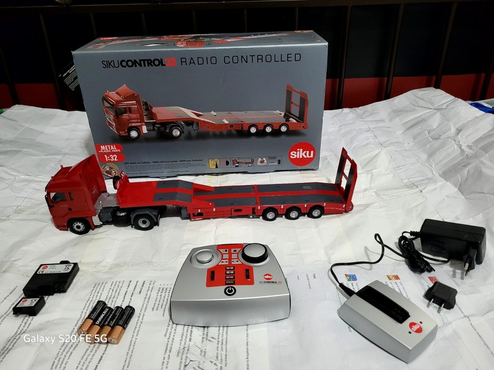 BRAND NEW Collector-RARE SIKU Control 32 MAN Low Loader RC Truck – Model 6721