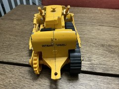 ERTL INTERNATIONAL HARVESTER TD-25 BULLDOZER 1/25 Scale – 1970’s-Missing Track