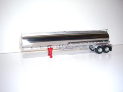 DCP FIRST GEAR 1/64 CHROME WITH RED LANDING GEAR HEIL FUEL TANKER