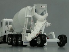 1:50 DM T880SFFA MC Cement Mixer Truck Construction Machine Diecast Model