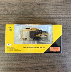 Diecast Masters 85177 Caterpillar M318D Wheel Excavator 1/87 Scale Diecast Model