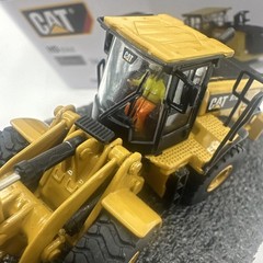 CAT 972M Wheel Loader w/ Log Fork HO Scale Model – 85950 High Line Series