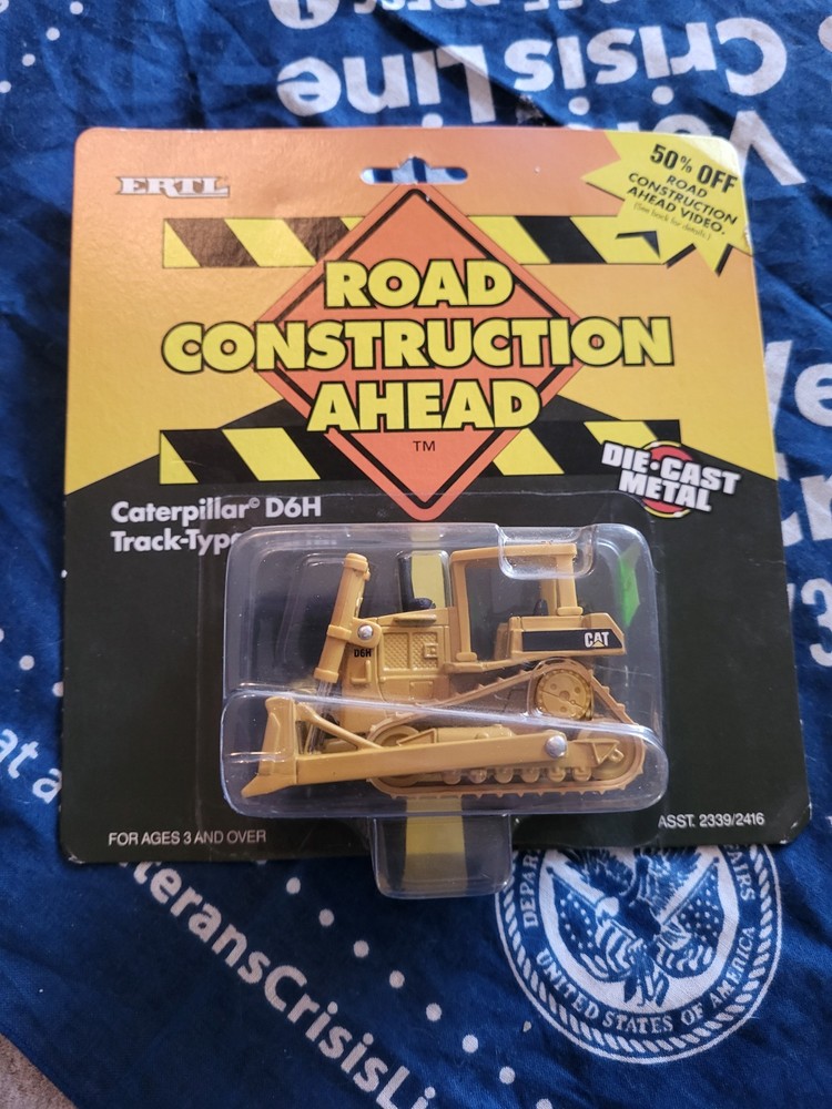 Ertl Road Construction Ahead Caterpillar D6H Dozer Diecast Metal Yellow RARE