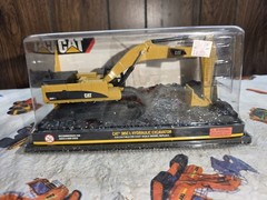 Norscot CAT 385C L Hydraulic Excavator 1:64 Darkish Yellow VG Display Package