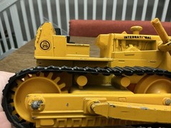 ERTL INTERNATIONAL HARVESTER TD-25 BULLDOZER 1/25 Scale – 1970’s-Missing Track