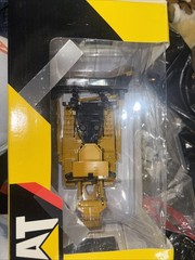 Norscot CAT D11T Track-Type Tractor 55212 1:50 Diecast Model Metal Tracks NIB