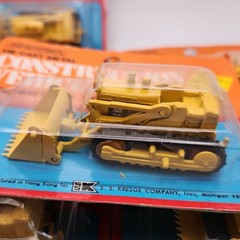 8 Vintage Universal SS Kresge Co Diecast International Skid Shovels Kmart NOS