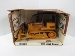 Ertl Case 1550 Dozer 1/16 #608