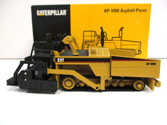 NZG – CATERPILLAR CAT AP-1050 ASPHALT PAVER – 1/50 DIECAST