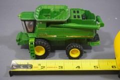 Ertl 15985 1:64 Die Cast Metal John Deere 9870 STS Combine No Attachments