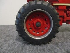 ERTL VINTAGE FARMALL 706 RED TRACTOR – DIE CAST – DECALS – EXCELLENT