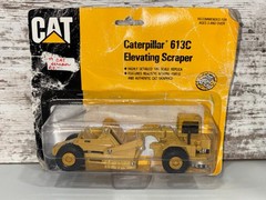 Vintage ERTL CAT Caterpillar 613C Scraper Elevating Scraper 1/64 Diecast Replica