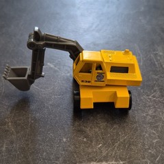 Hot Wheels 1:64 E32 Excavator Diecast Construction Vehicle Yellow Gray Black