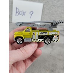 Matchbox 1999 GMC Bucket Truck MB470 Metallic Yellow 1:83 Scale Diecast Truck
