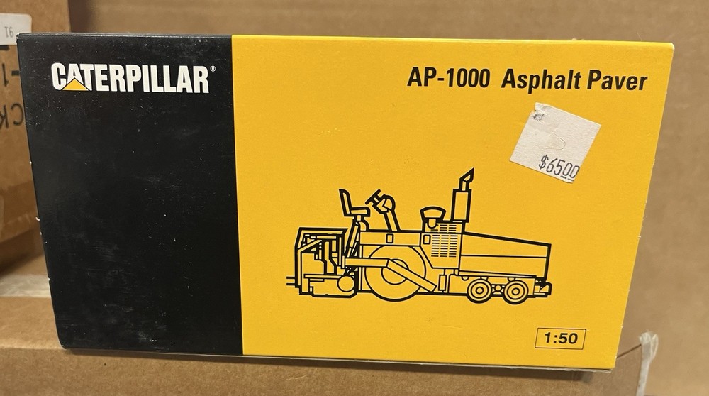 NZG Caterpillar AP 1000 Asphalt Paver 1/50 NIB