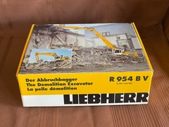 Liebherr R 954 BV Demolition Excavator Conrad 2907 Scale 1:50