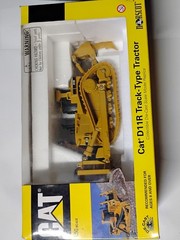 1999 Norscot Cat D11R Track Type Diecast Tractor Dozer 1/50 New
