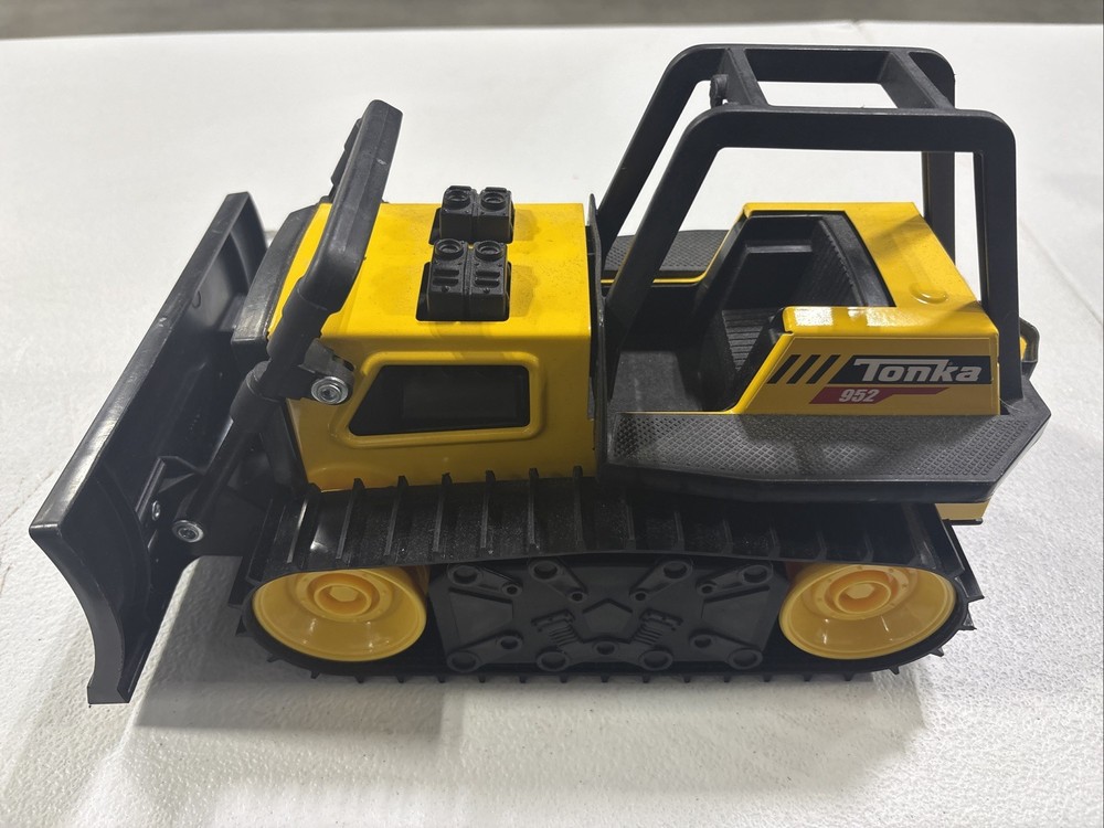 Tonka Classic Bulldozer 952 Metal & Plastic 2020 Hasbro Excellent Condition