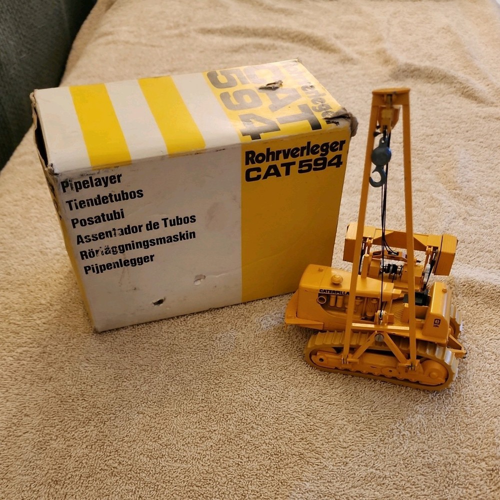 CAT 594 Gescha Rohrverleger Pipelayer Die Cast Toy circa 1970-1980s