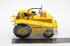 New 1:24 Scale John Deere 840 Diesel with 400 Scraper – Reuhl Model JD840/400